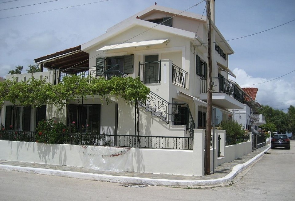 We are in 50 meters from the seaside road and 100 meters from center of Sami.